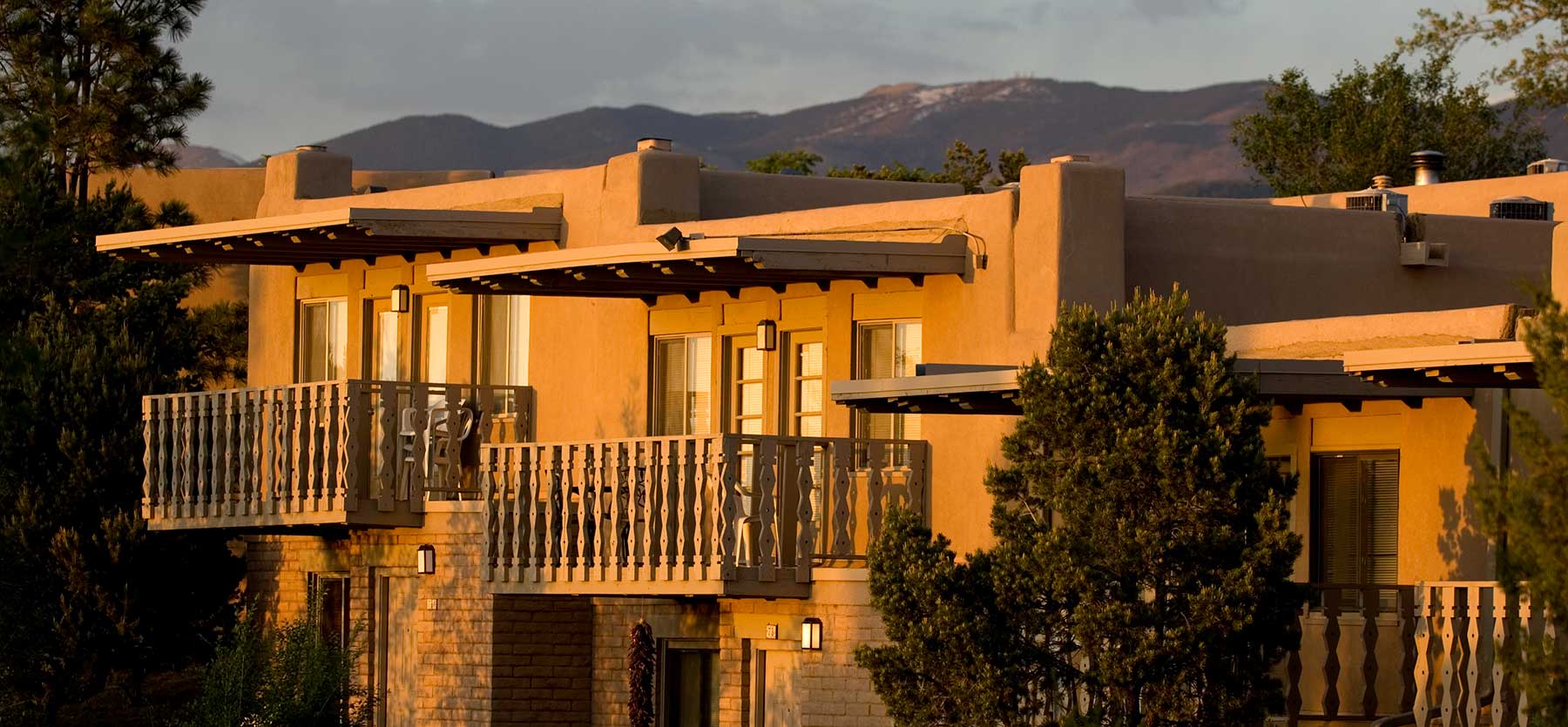 Fort Marcy Hotel Suites Exterior