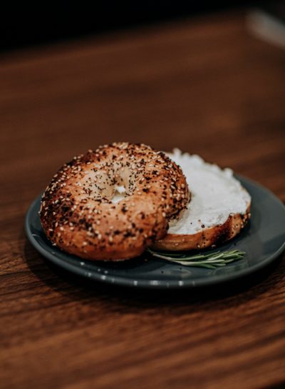 kreated-media-uGDD_6utGnA-unsplash-e1586197806572-400x545 breakfast bagel with seeds