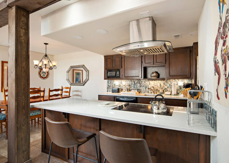 A kitchen in a deluxe 2-bedroom condominium at Fort Marcy Hotel Suites