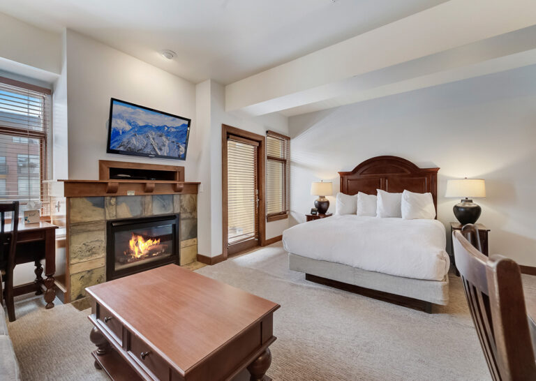 Studio condo with a king sized bed