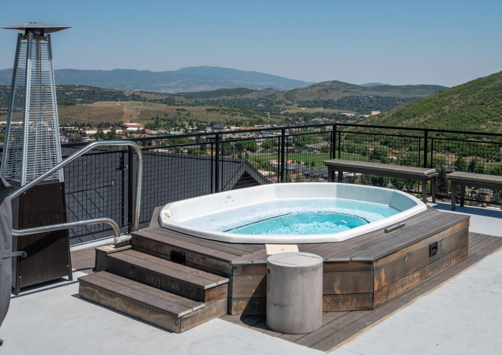 Kings Crown communal rooftop hot tub