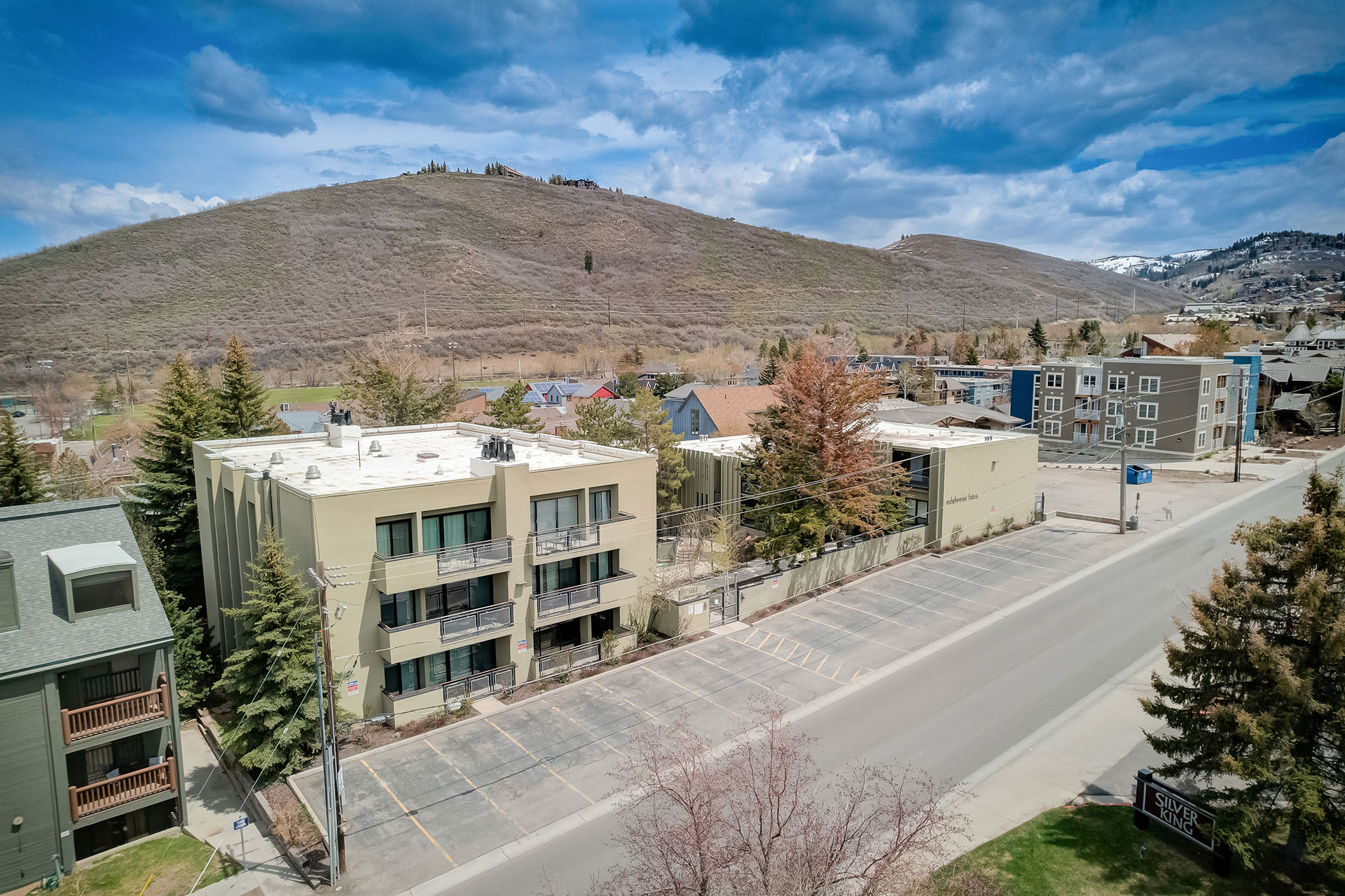 RC-EH–exteriors-01–3000×2000–05152023 Edelweiss Haus