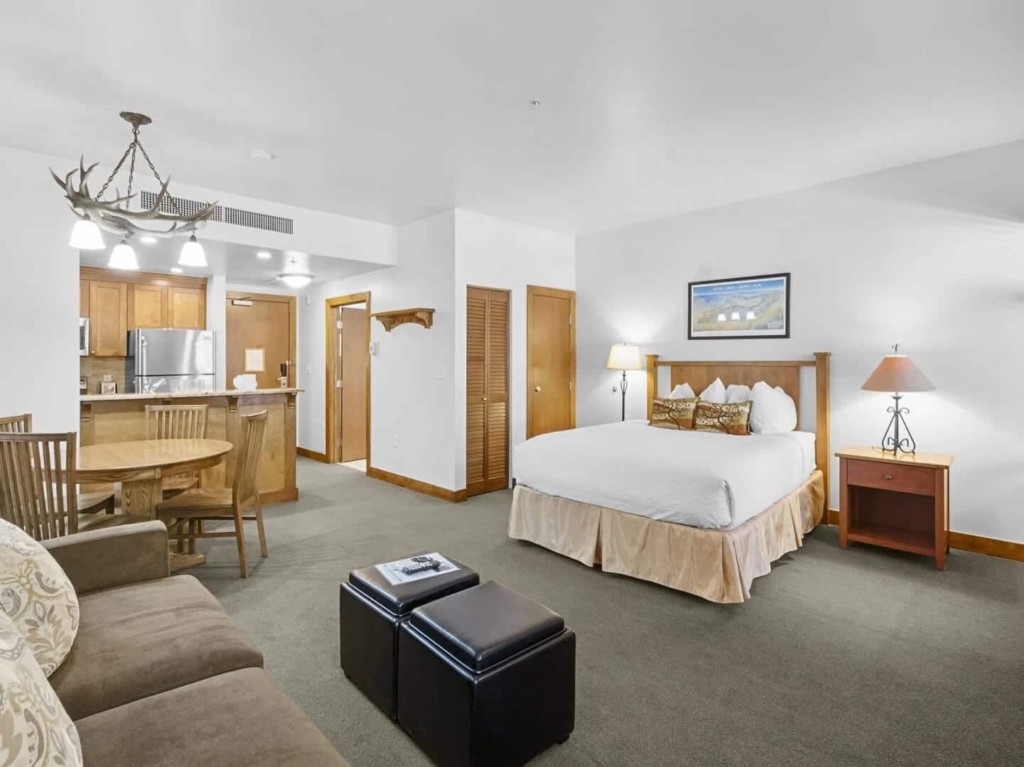 Sundial Lodge studio
