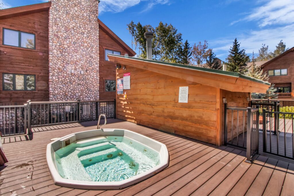 Timberwolf Lodge community hot tub