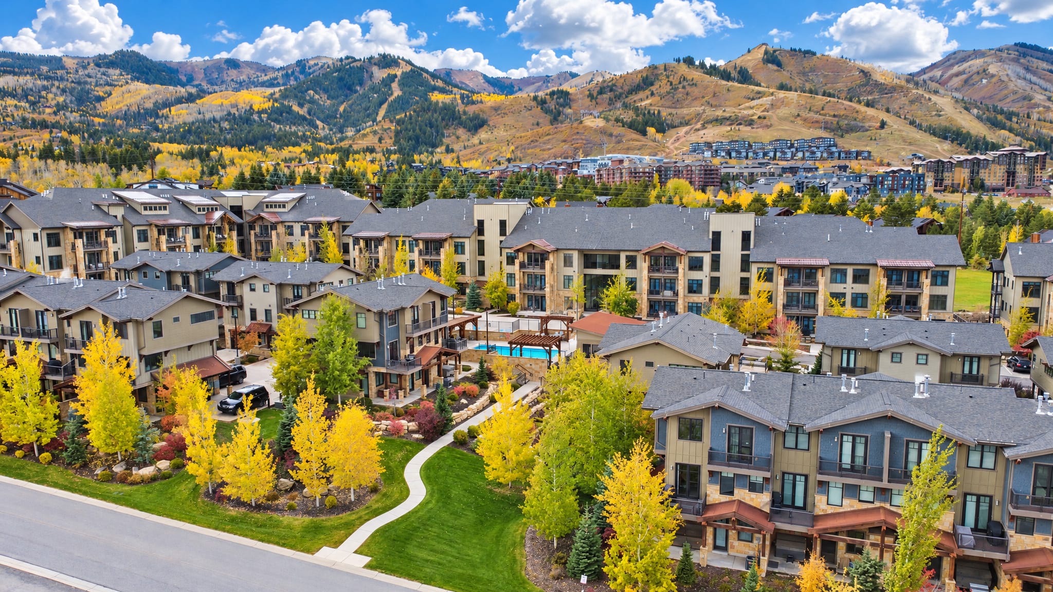 Blackstone Residences in Canyons Village on a fall day beside the golf course