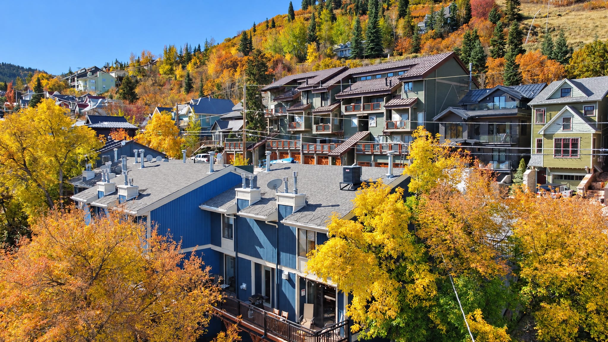 Woodside Chalet Park City in the fall